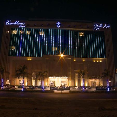Casablanca Grand Hotel Jeddah Exterior foto The hotel at night