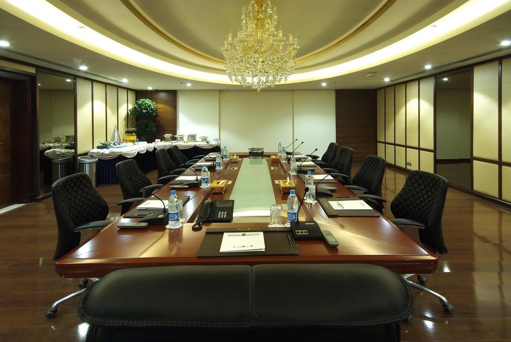 Casablanca Grand Hotel Jeddah Exterior foto Boardroom
