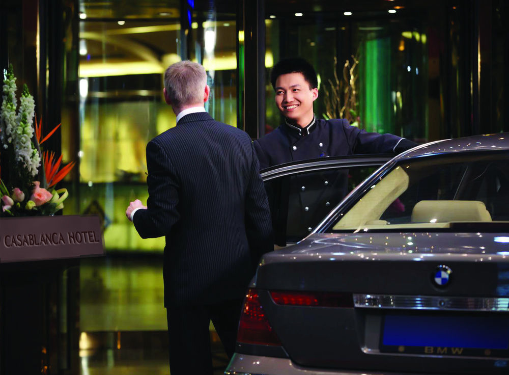 Casablanca Grand Hotel Jeddah Exterior foto Concierge at the Mandarin Oriental, Hong Kong